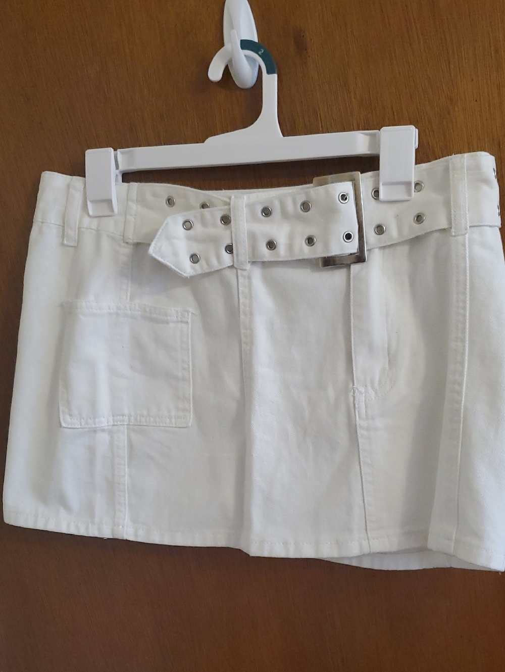 SHEIN White Cotton Mini Skirt with Grommet Belt